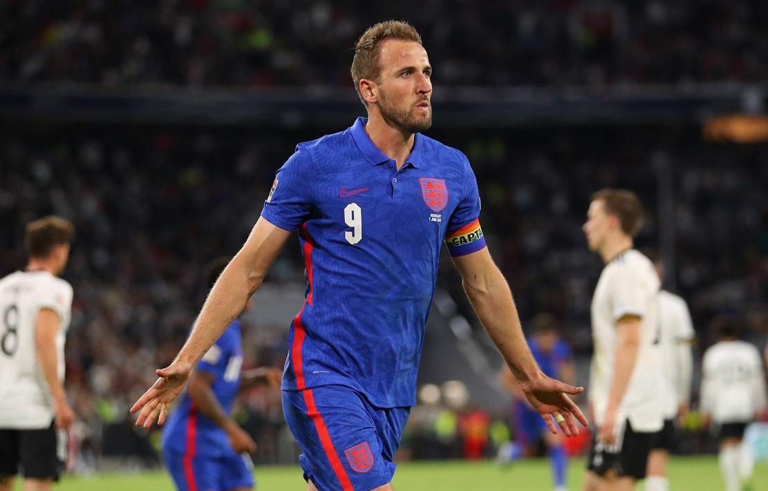 赛前德国杯传出新动向，费耶诺德官宣签约，管理层表态：更衣室稳定，医务组通报恢复