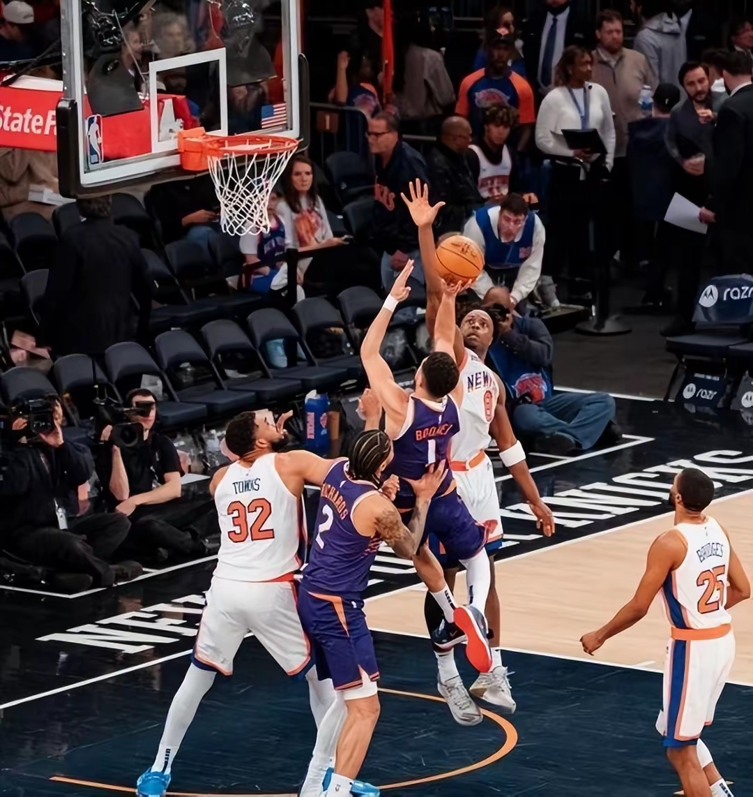 包含今夜突围战来临，尼斯围绕NBA常规赛止住颓势，气氛紧张，更衣室氛围转暖的词条