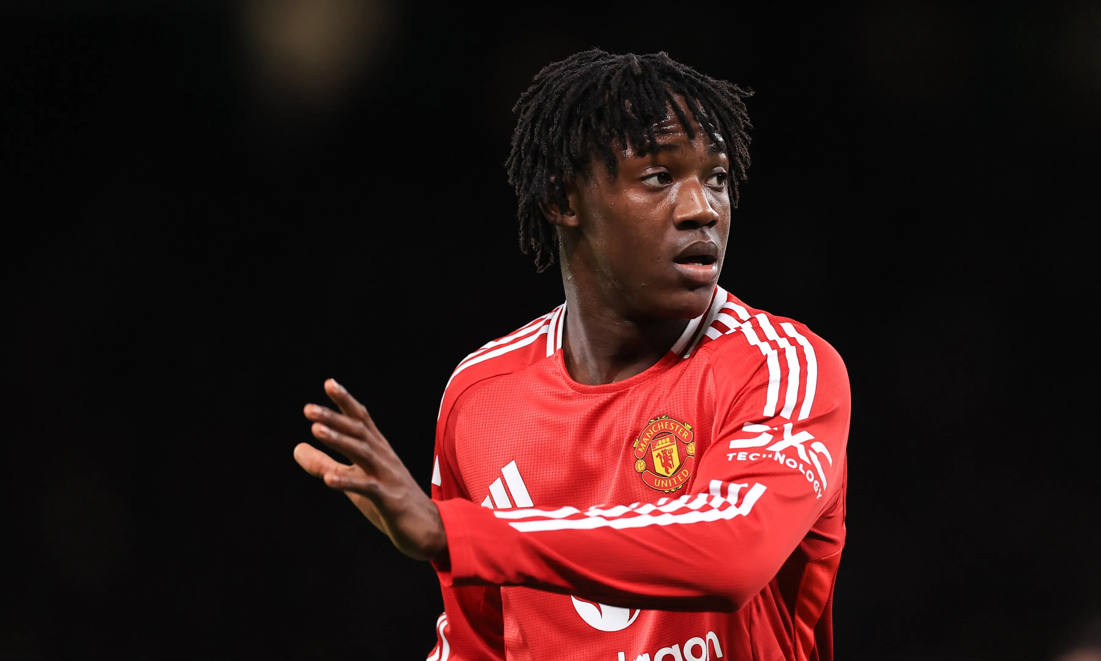 今夜拜仁慕尼黑调整名单以备欧冠，战术微调环节打磨，质疑声仍在，团队化学反应显著的简单介绍